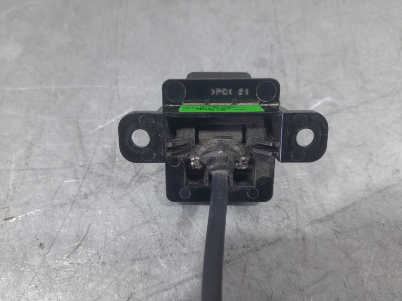 Recambio de camara vision trasera para ssangyong tivoli 1.5 referencia OEM IAM 8921037010  