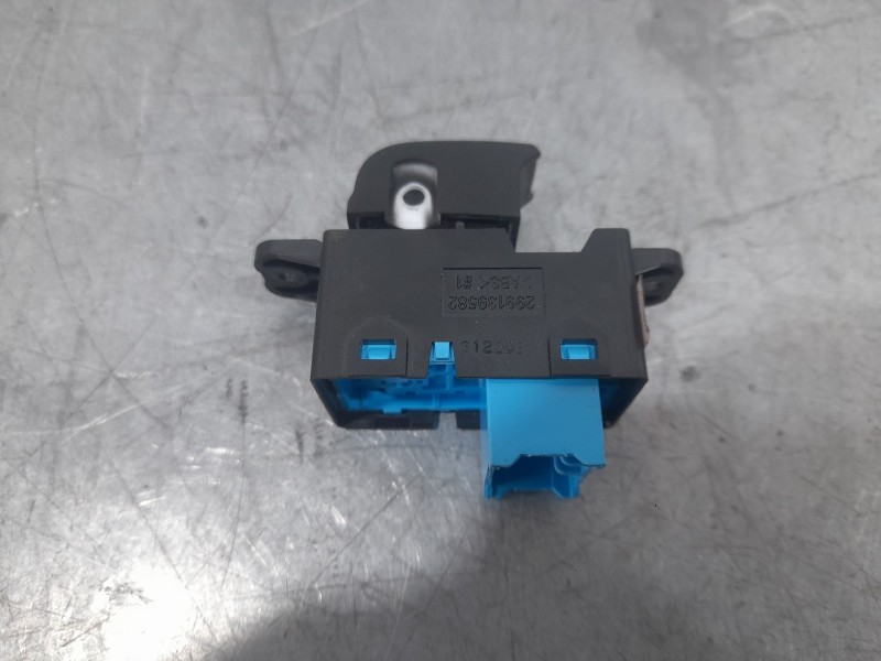 Recambio de mando elevalunas delantero derecho para ssangyong tivoli 1.5 referencia OEM IAM 8585035100LBV  