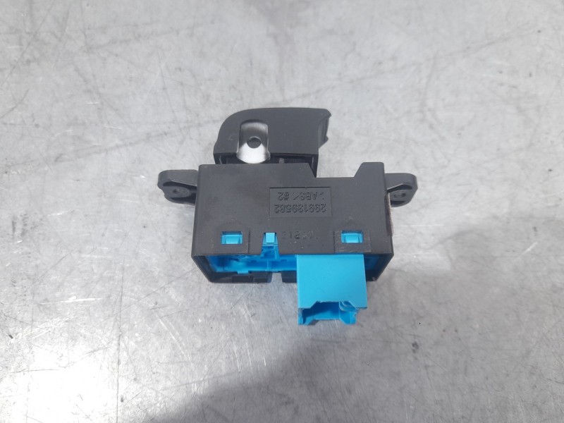 Recambio de mando elevalunas trasero derecho para ssangyong tivoli 1.5 referencia OEM IAM 8585035100LBV  