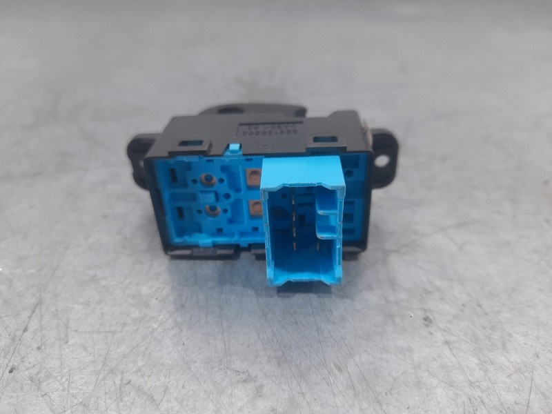 Recambio de mando elevalunas trasero derecho para ssangyong tivoli 1.5 referencia OEM IAM 8585035100LBV  