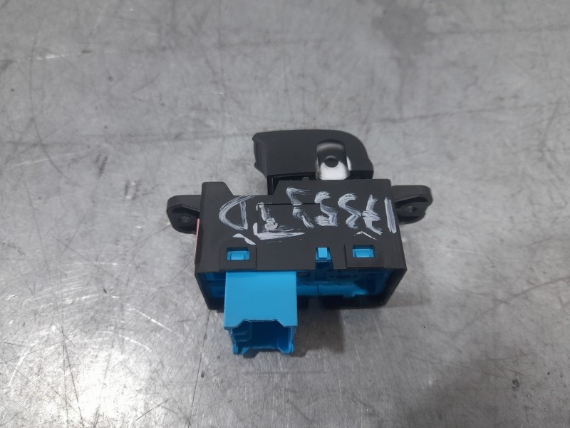 Recambio de mando elevalunas trasero derecho para ssangyong tivoli 1.5 referencia OEM IAM 8585035100LBV  