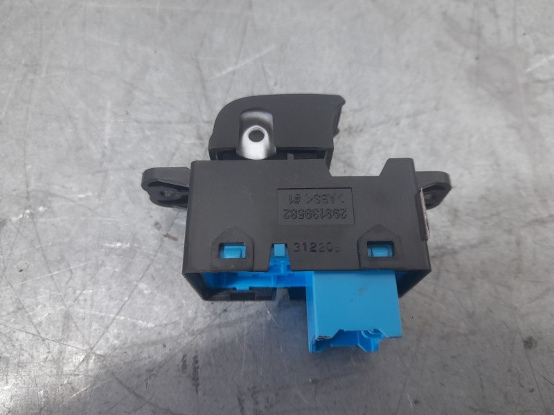 Recambio de mando elevalunas trasero izquierdo para ssangyong tivoli 1.5 referencia OEM IAM 8585035100LBV  