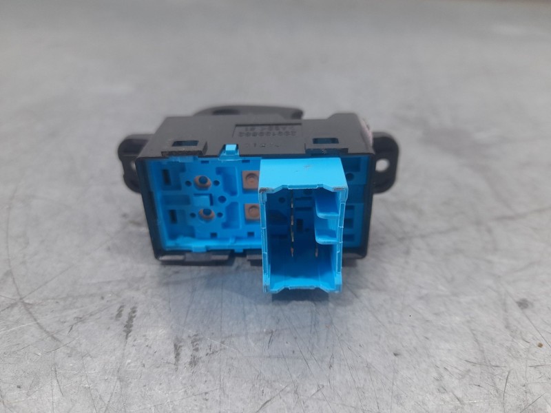 Recambio de mando elevalunas trasero izquierdo para ssangyong tivoli 1.5 referencia OEM IAM 8585035100LBV  