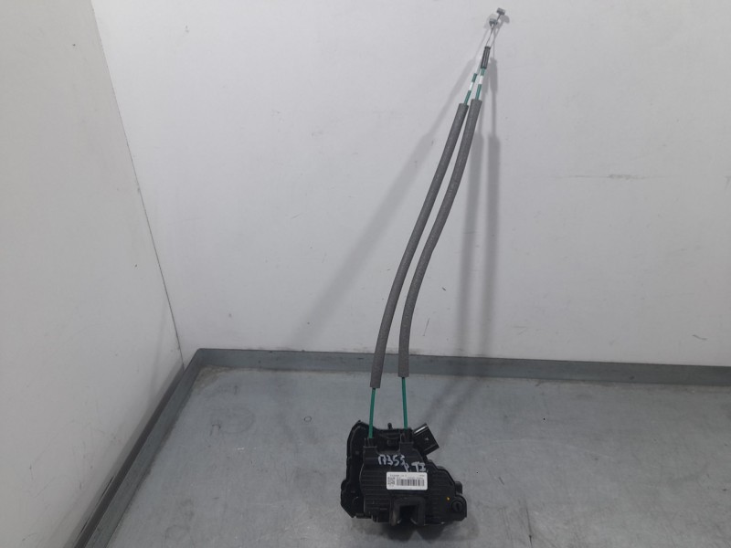 Recambio de cerradura puerta trasera izquierda para ssangyong tivoli 1.5 referencia OEM IAM 7131035001  