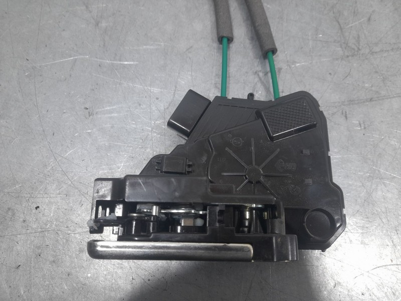 Recambio de cerradura puerta trasera izquierda para ssangyong tivoli 1.5 referencia OEM IAM 7131035001  