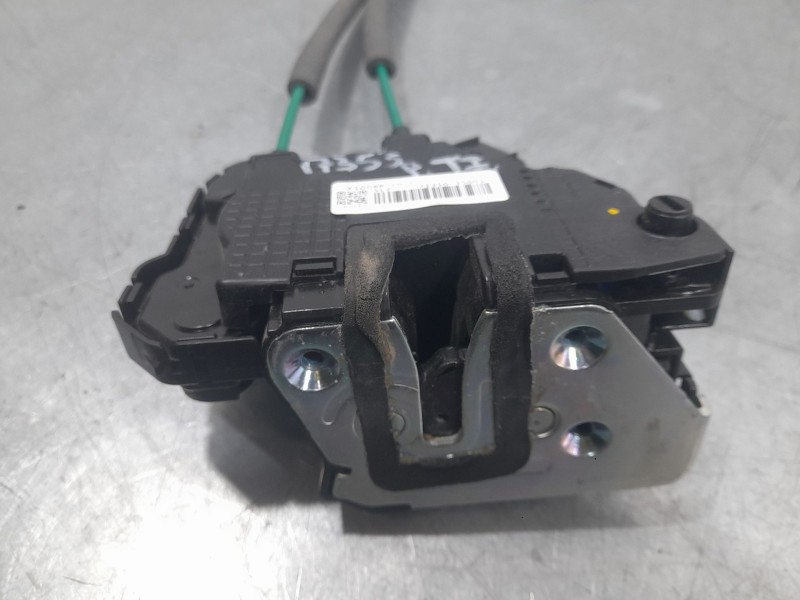 Recambio de cerradura puerta trasera izquierda para ssangyong tivoli 1.5 referencia OEM IAM 7131035001  