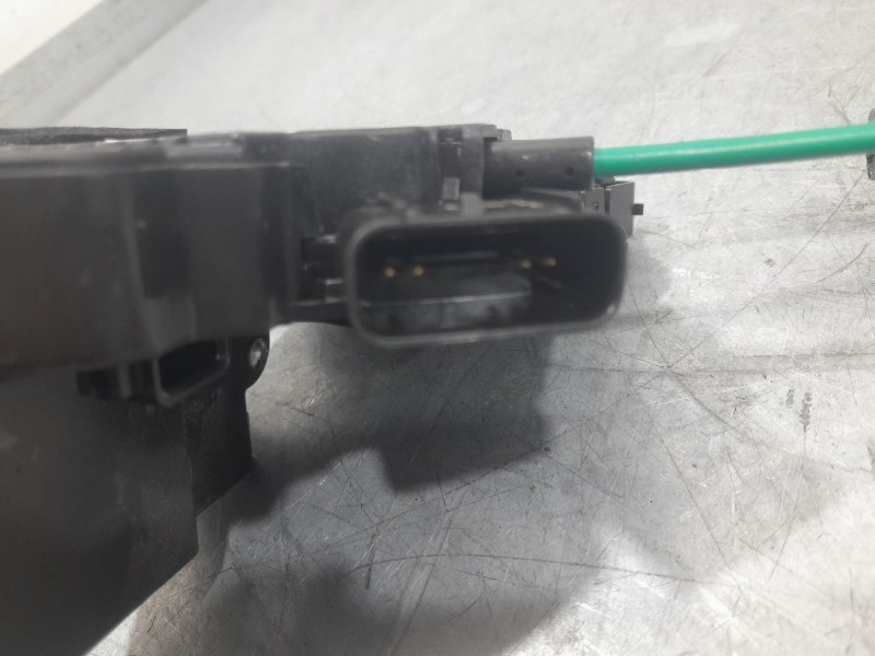 Recambio de cerradura puerta trasera izquierda para ssangyong tivoli 1.5 referencia OEM IAM 7131035001  