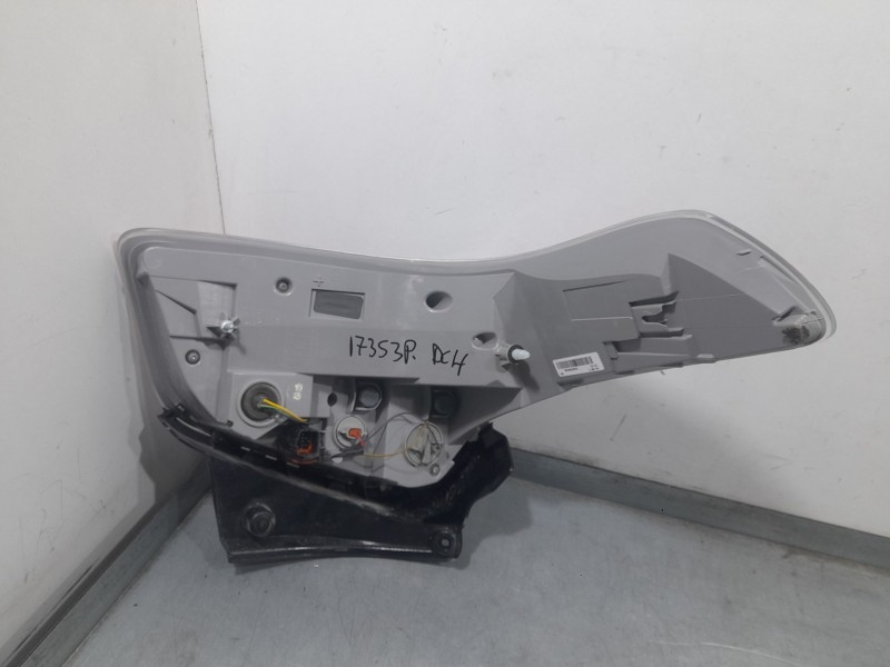 Recambio de piloto trasero derecho para ssangyong tivoli 1.5 referencia OEM IAM 8360235801  