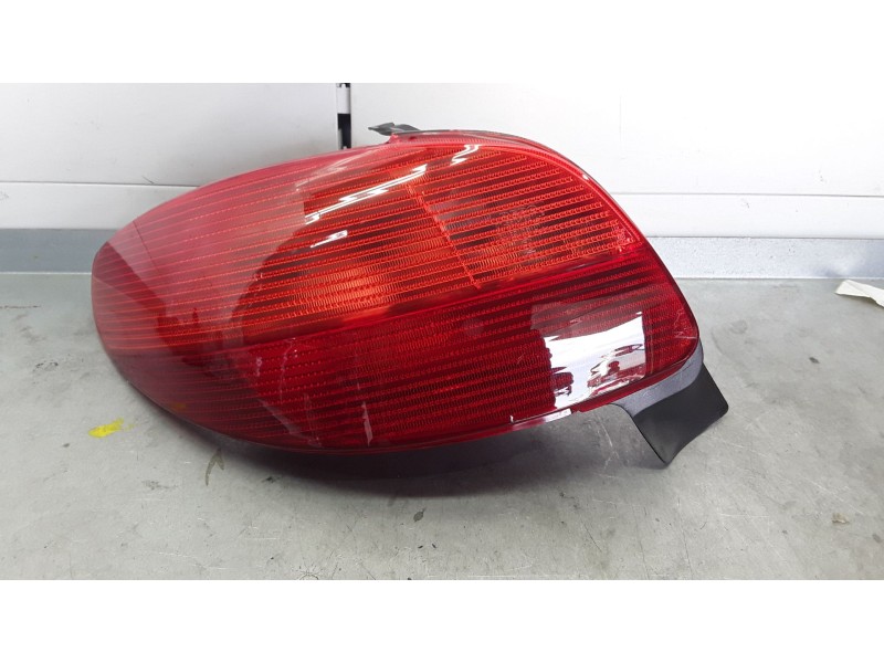 Recambio de piloto trasero izquierdo para peugeot 206 hatchback (2a/c) 1.6 8v referencia OEM IAM   