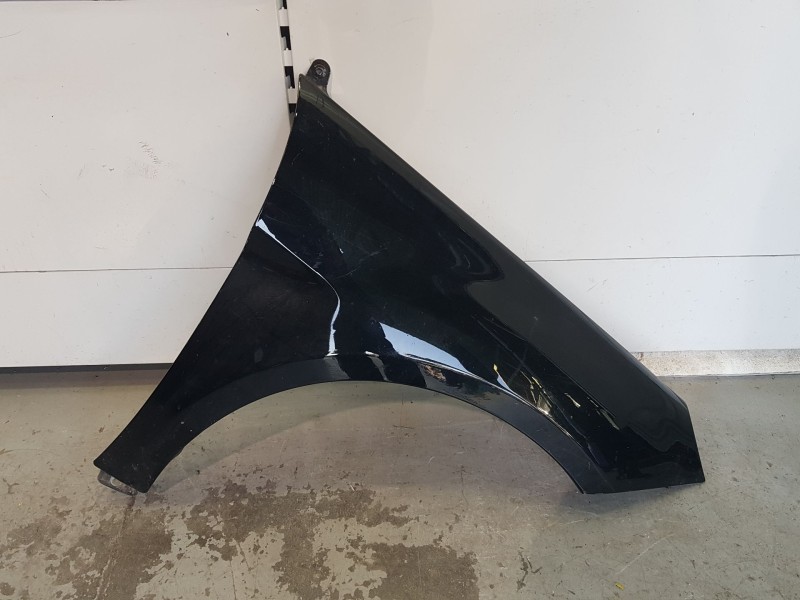 Recambio de aleta delantera derecha para mercedes-benz clase b sports tourer (w245) b 200 (245.233) referencia OEM IAM A16988010