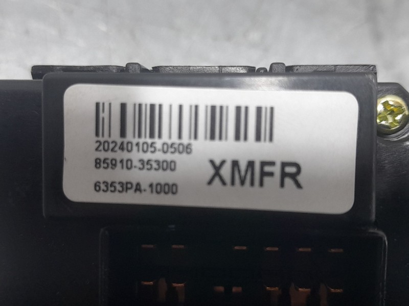 Recambio de mando limpia para ssangyong tivoli 1.5 referencia OEM IAM 8591035300  