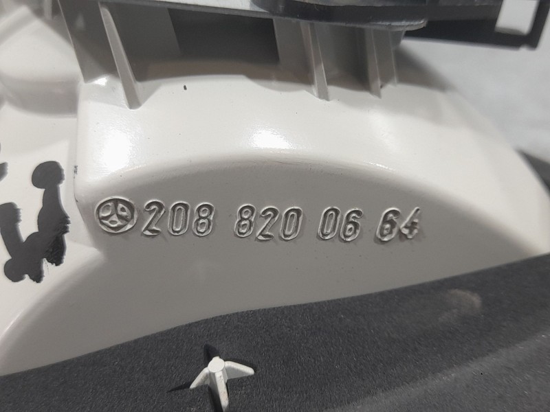 Recambio de piloto trasero derecho interior para mercedes-benz clk (c208) clk 200 kompressor (208.345) referencia OEM IAM A20882