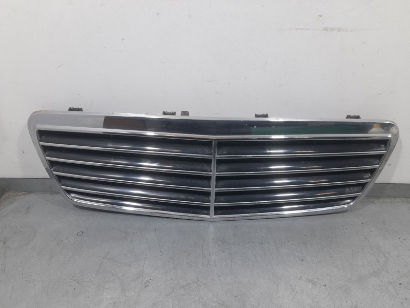 Recambio de rejilla delantera para mercedes-benz clk (c208) clk 200 kompressor (208.345) referencia OEM IAM A2088800085  