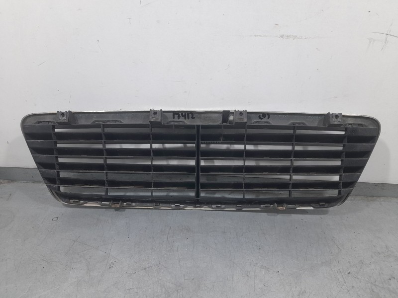 Recambio de rejilla delantera para mercedes-benz clk (c208) clk 200 kompressor (208.345) referencia OEM IAM A2088800085  