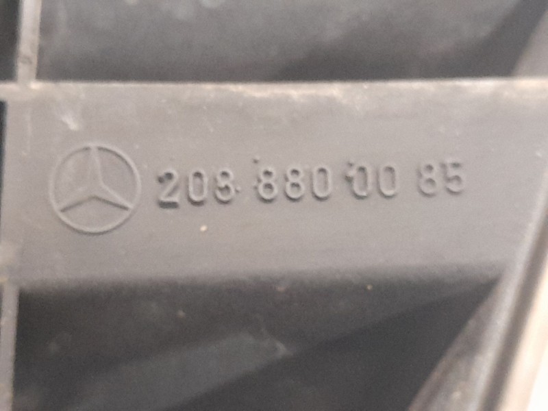 Recambio de rejilla delantera para mercedes-benz clk (c208) clk 200 kompressor (208.345) referencia OEM IAM A2088800085  