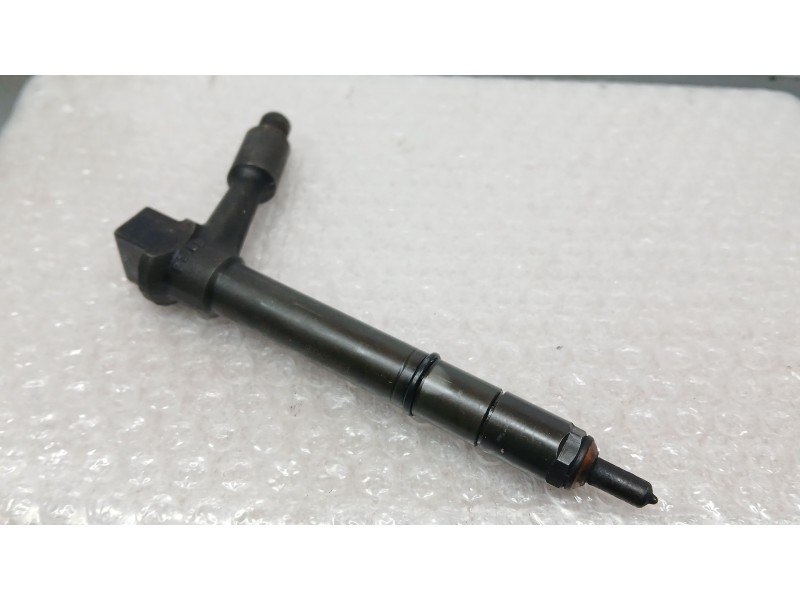 Recambio de inyector para opel combo (corsa c) 1.7 16v dti cat (y 17 dt / lr6) referencia OEM IAM TJBB01901D  