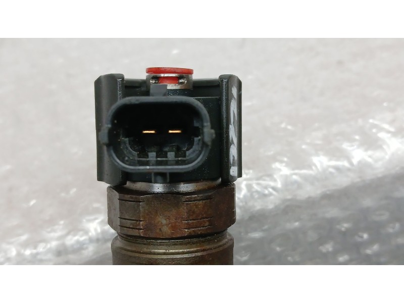 Recambio de inyector para hyundai i30 (fd) 1.6 crdi referencia OEM IAM 338002A400 BOSCH 0445110256