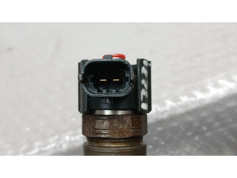 Recambio de inyector para hyundai i30 (fd) 1.6 crdi referencia OEM IAM 338002A400 BOSCH 0445110256