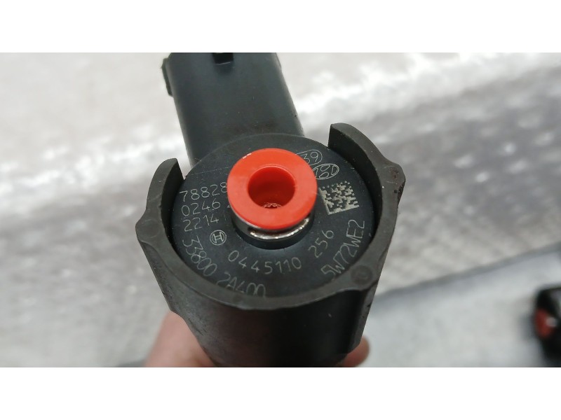 Recambio de inyector para hyundai i30 (fd) 1.6 crdi referencia OEM IAM 338002A400 BOSCH 0445110256