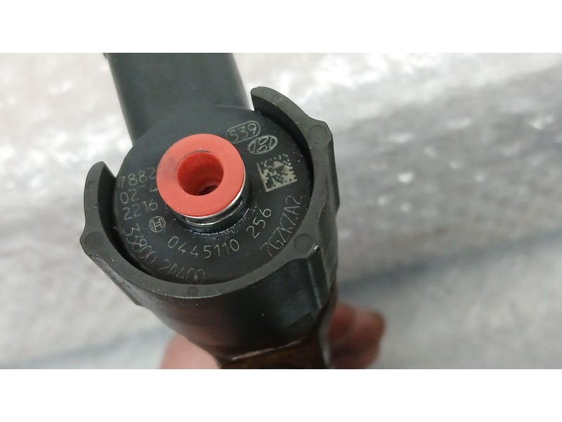 Recambio de inyector para hyundai i30 (fd) 1.6 crdi referencia OEM IAM 338002A400 BOSCH 0445110256