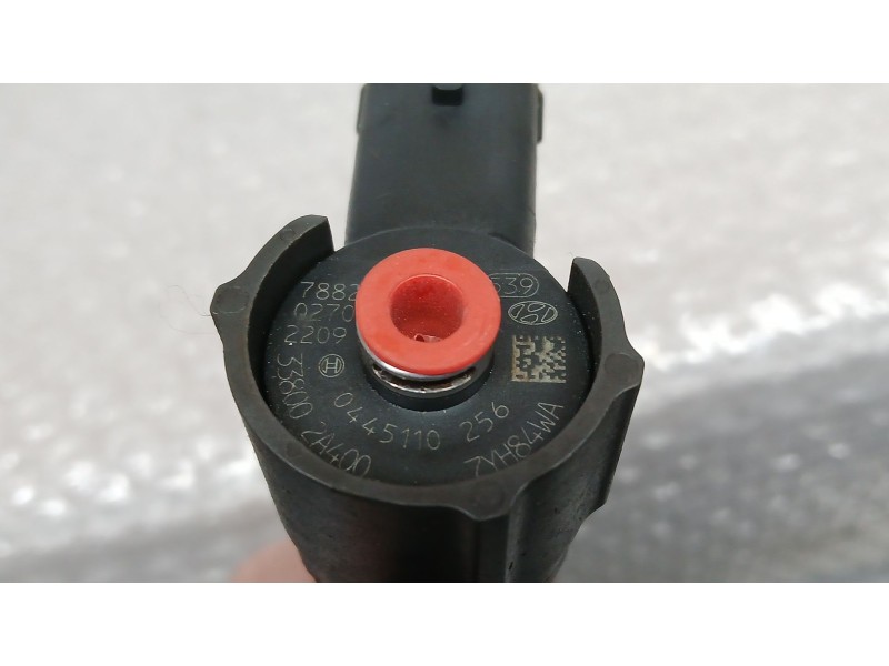 Recambio de inyector para hyundai i30 (fd) 1.6 crdi referencia OEM IAM 338002A400 BOSCH 0445110256
