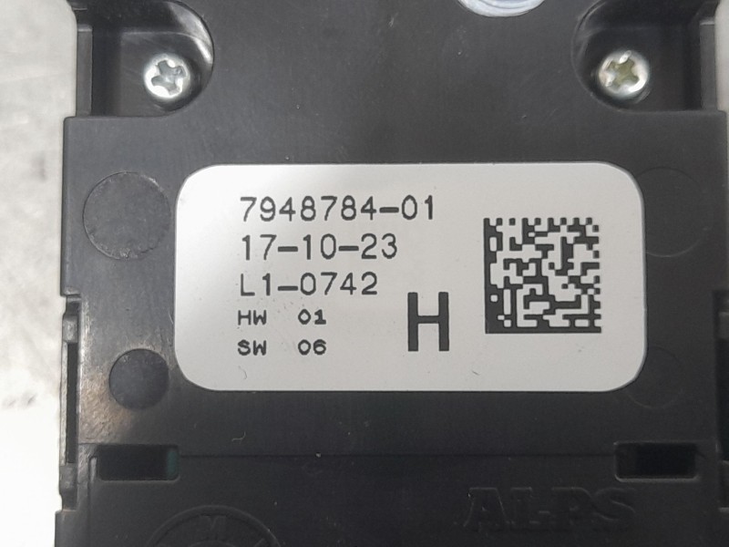 Recambio de mando elevalunas delantero izquierdo para bmw serie 1 lim. (f40) 118d referencia OEM IAM 794878401 C/MANDO RETROVISO