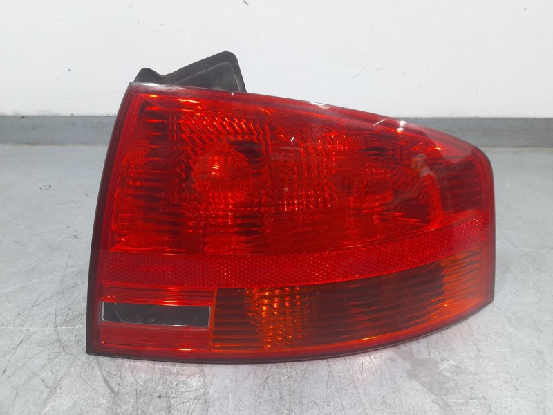 Recambio de piloto trasero derecho exterior para audi a4 b7 (8ec) 1.9 tdi referencia OEM IAM 8E5945096 A046341 HELLA