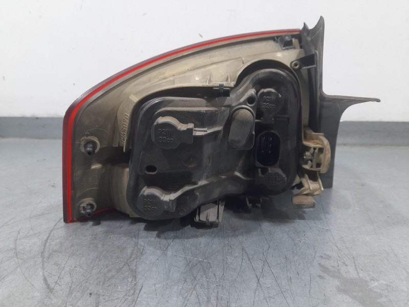 Recambio de piloto trasero derecho exterior para audi a4 b7 (8ec) 1.9 tdi referencia OEM IAM 8E5945096 A046341 HELLA