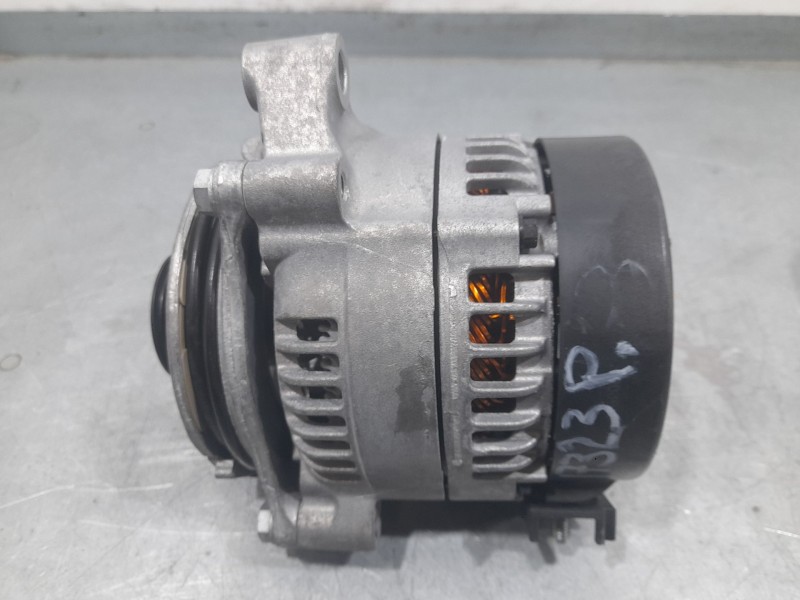 Recambio de alternador para bmw serie 1 lim. (f40) 118d referencia OEM IAM 1042119871 8680374 DENSO