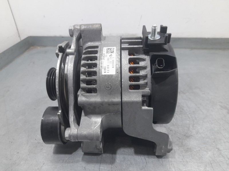 Recambio de alternador para bmw serie 1 lim. (f40) 118d referencia OEM IAM 1042119871 8680374 DENSO