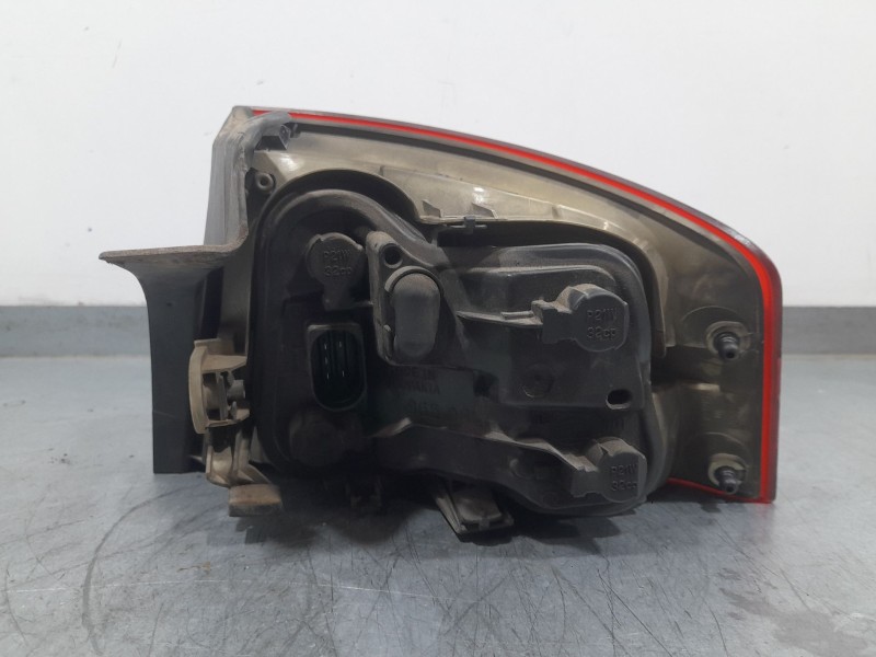 Recambio de piloto trasero izquierdo exterior para audi a4 b7 (8ec) 1.9 tdi referencia OEM IAM 8E5945095 L96569 HELLA