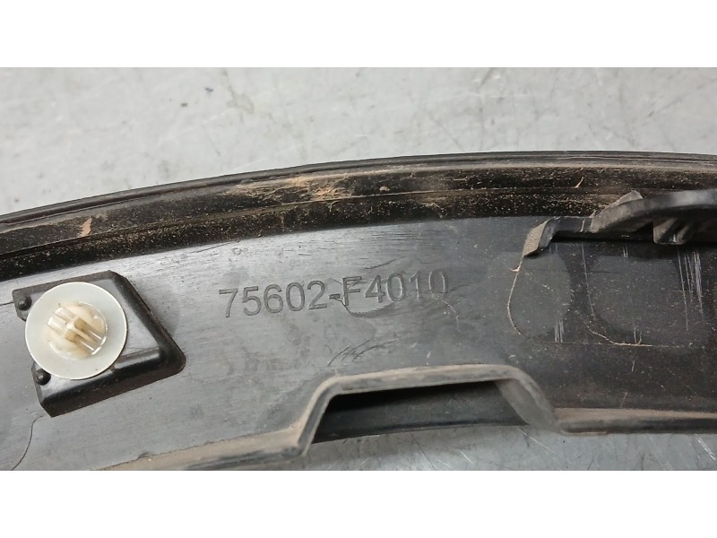 Recambio de aletin delantero izquierdo para toyota c-hr hybrid advance referencia OEM IAM   