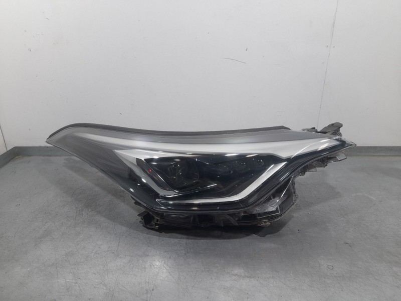 Recambio de faro derecho para toyota c-hr hybrid advance referencia OEM IAM 81110F4280  LED