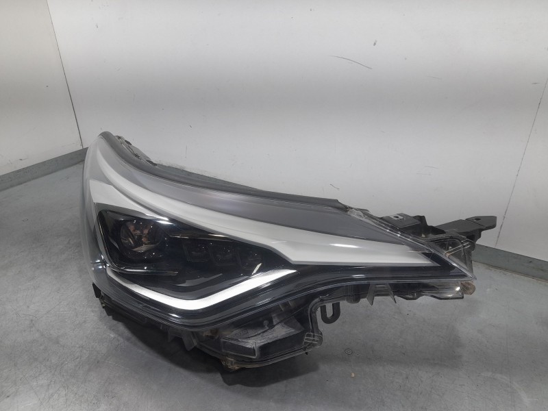 Recambio de faro derecho para toyota c-hr hybrid advance referencia OEM IAM 81110F4280  LED