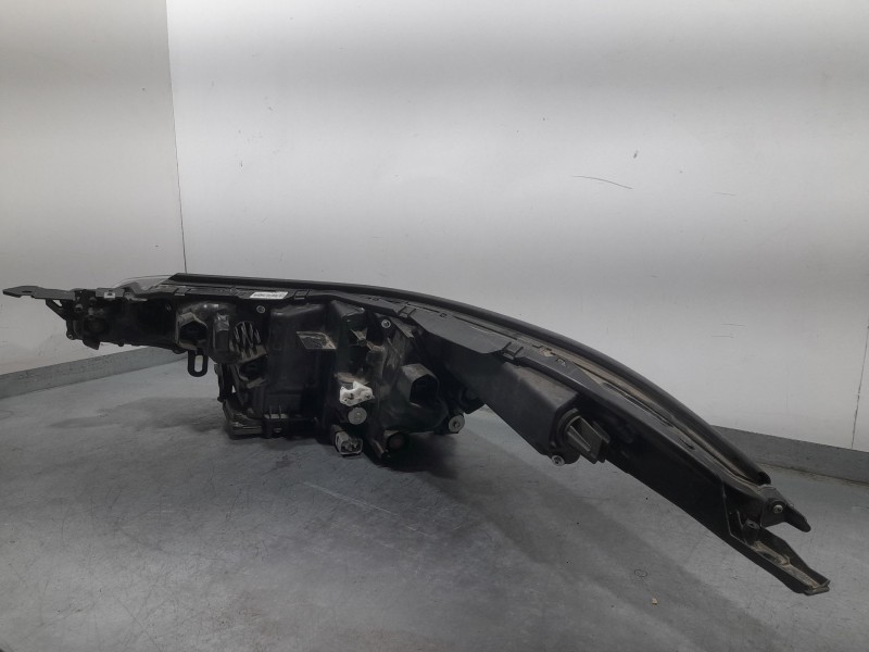 Recambio de faro derecho para toyota c-hr hybrid advance referencia OEM IAM 81110F4280  LED