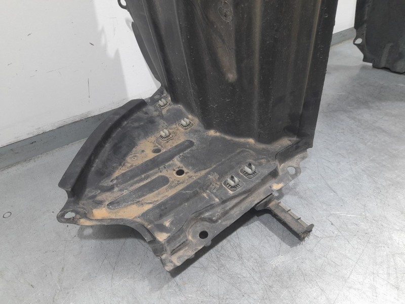 Recambio de plastico pase rueda del. dch. para toyota c-hr hybrid advance referencia OEM IAM 53875F4012 53851F4020 