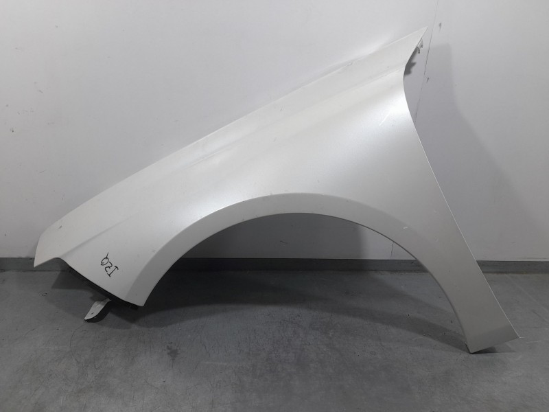 Recambio de aleta delantera izquierda para peugeot 508 gt line referencia OEM IAM 9816032680  