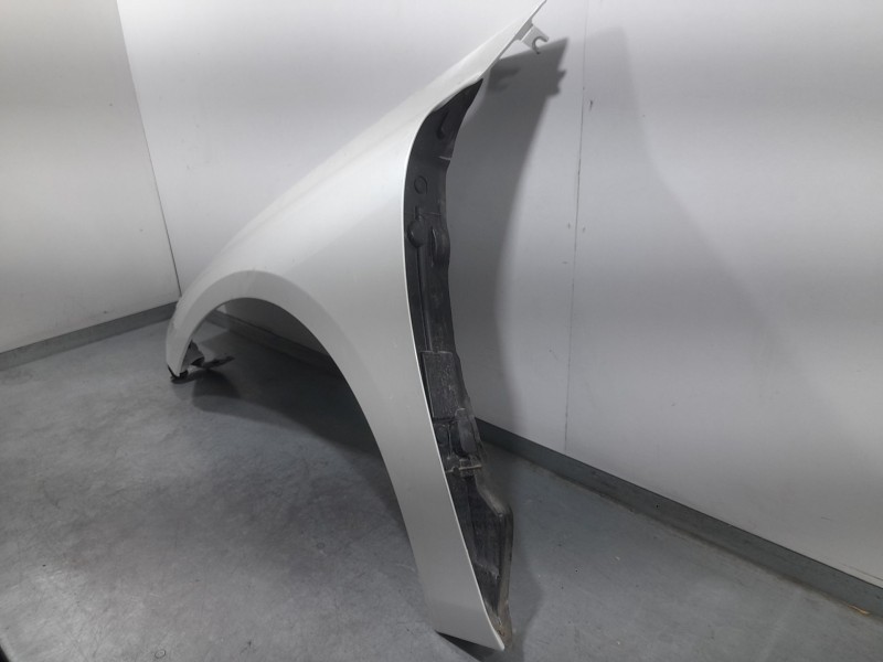 Recambio de aleta delantera izquierda para peugeot 508 gt line referencia OEM IAM 9816032680  