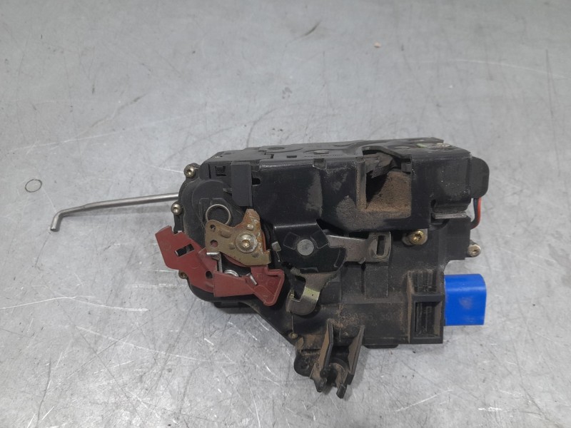 Recambio de cerradura puerta delantera derecha para audi a3 (8p1) 2.0 tdi 16v referencia OEM IAM 4E1837016  