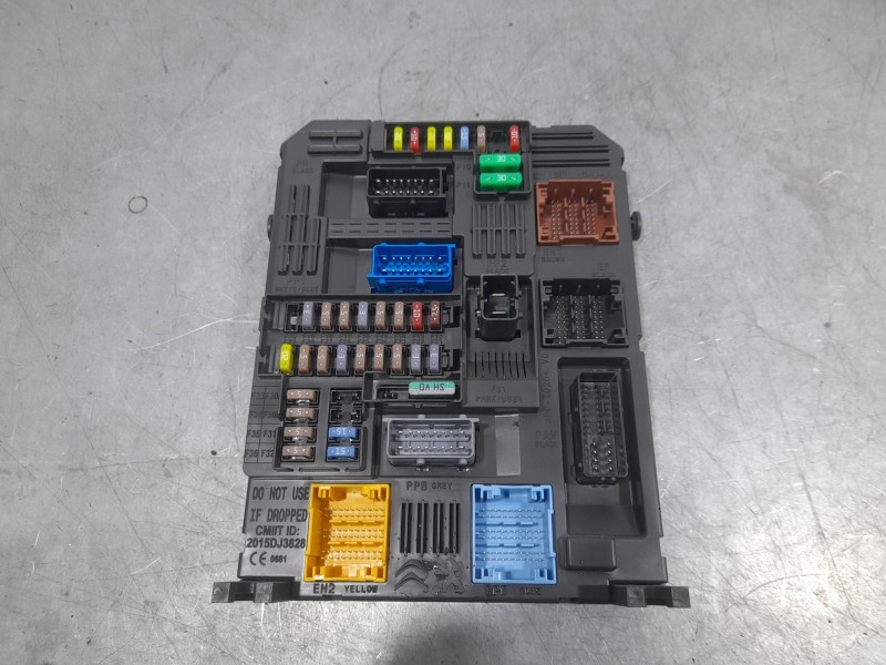 Recambio de caja reles / fusibles para opel crossland x / crossland (p17, p2qo) 1.5 turbo d (75) referencia OEM IAM 9819851480  