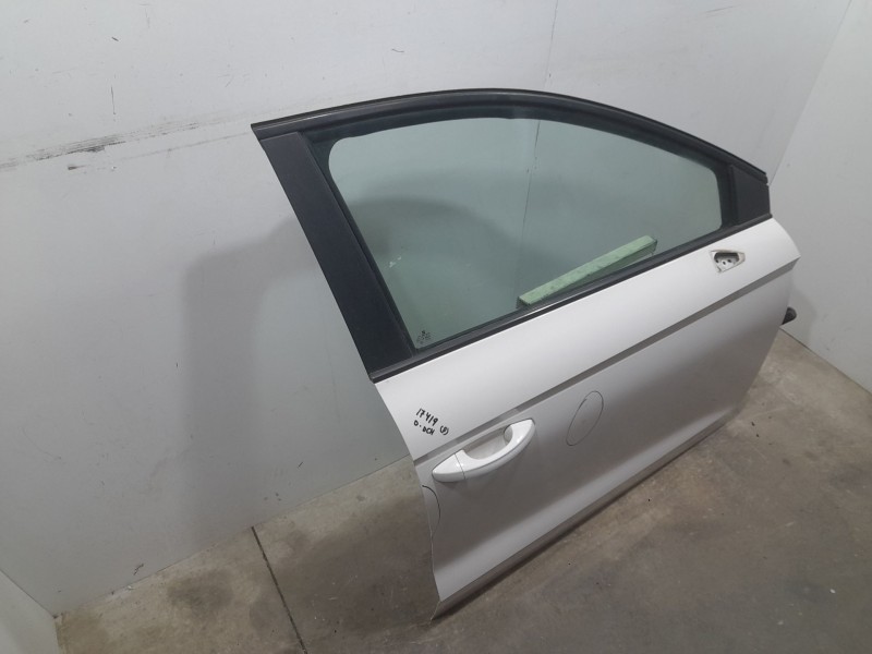 Recambio de puerta delantera derecha para seat ibiza v (kj1, kjg) 1.0 mpi referencia OEM IAM 6F0831052D  