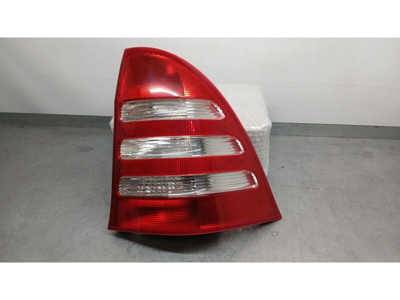 Recambio de piloto trasero derecho para mercedes-benz clase c t-model (s203) c 220 cdi (203.206) referencia OEM IAM A2038200264 