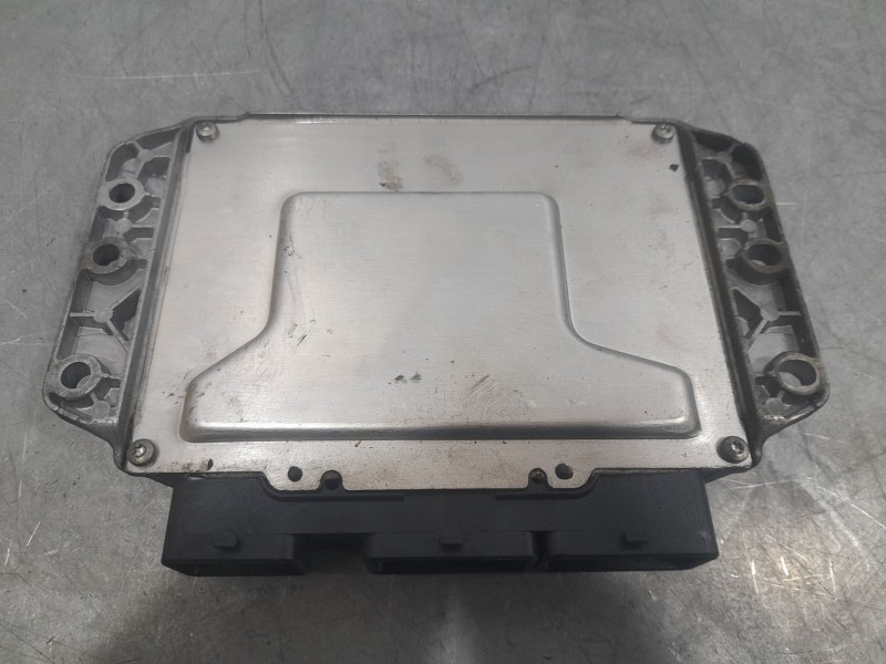 Recambio de centralita motor uce para renault megane ii coupé-cabriolet (em0/1_) 1.6 16v referencia OEM IAM 8200509516  