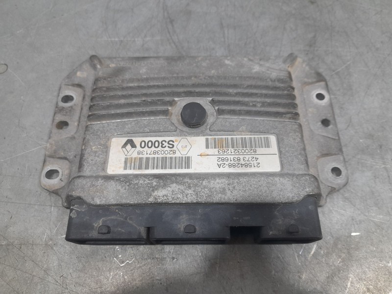 Recambio de centralita motor uce para renault megane ii sedán (lm0/1_) 1.4 referencia OEM IAM 8200387138  