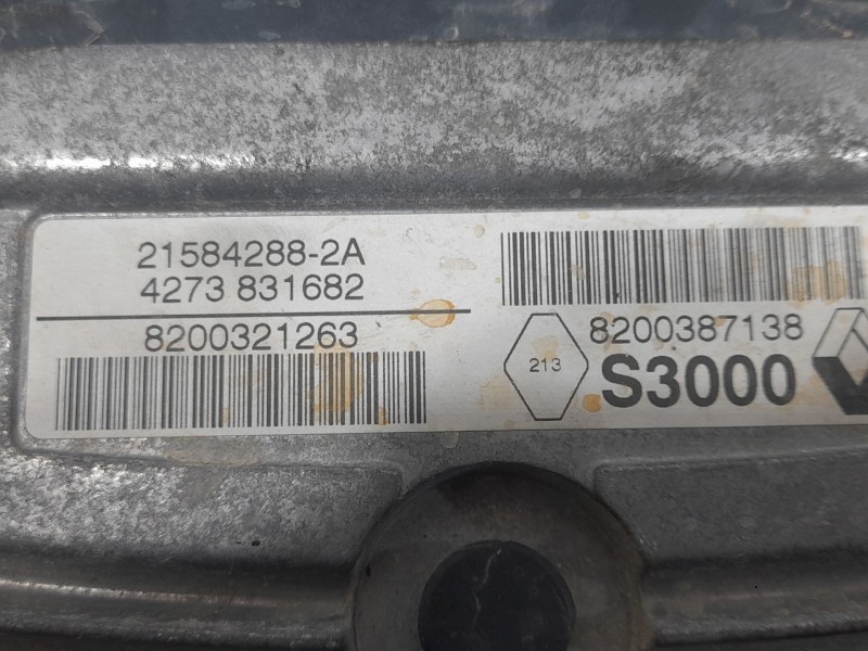 Recambio de centralita motor uce para renault megane ii sedán (lm0/1_) 1.4 referencia OEM IAM 8200387138  