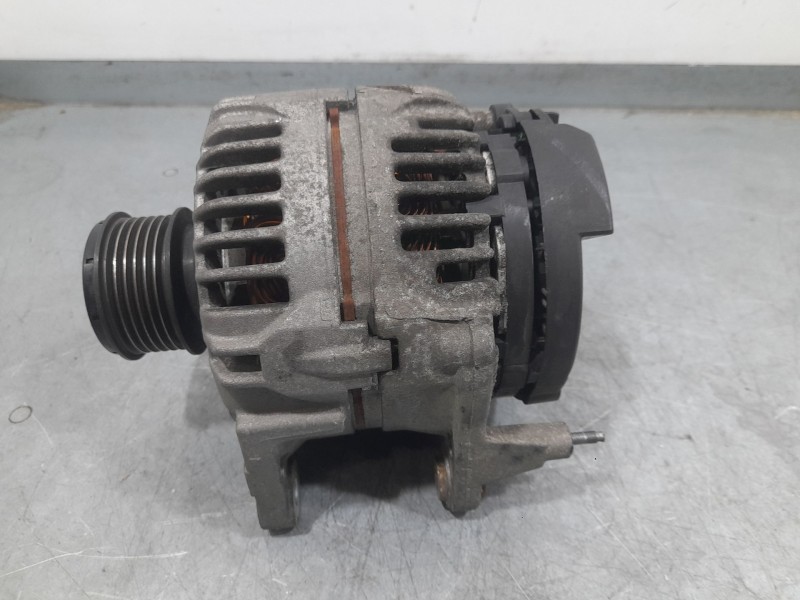 Recambio de alternador para seat ibiza iii (6l1) 1.9 tdi referencia OEM IAM 038903023L 124325001 BOSCH