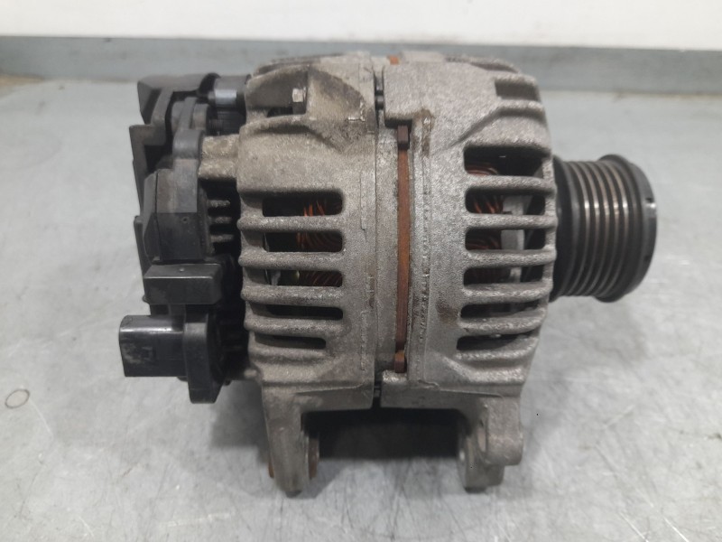 Recambio de alternador para seat ibiza iii (6l1) 1.9 tdi referencia OEM IAM 038903023L 124325001 BOSCH