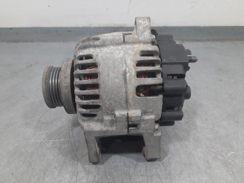 Recambio de alternador para renault megane ii sedán (lm0/1_) 1.4 referencia OEM IAM 8200100907 2542664D VALEO