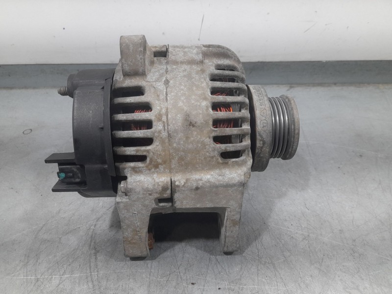 Recambio de alternador para renault megane ii sedán (lm0/1_) 1.4 referencia OEM IAM 8200100907 2542664D VALEO