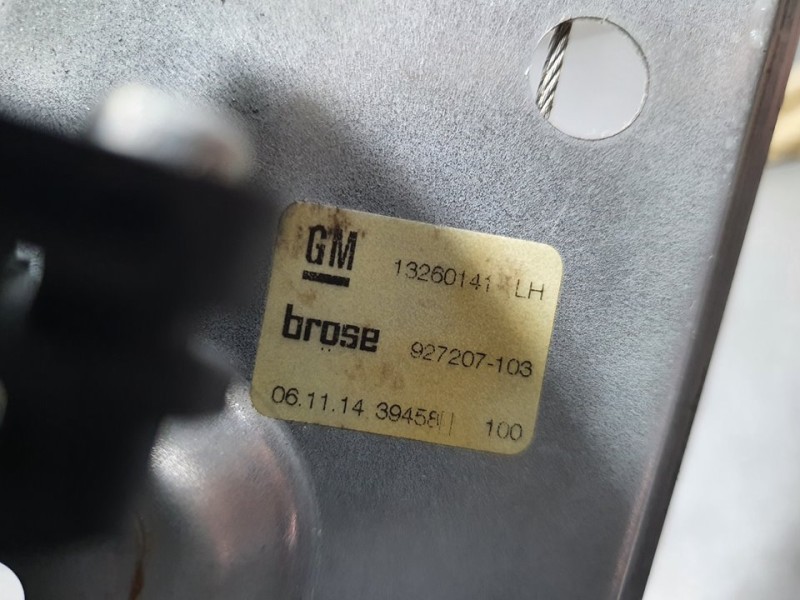 Recambio de elevalunas trasero izquierdo para opel zafira tourer expression referencia OEM IAM 13260141 927207103 BROSE ELECTRIC